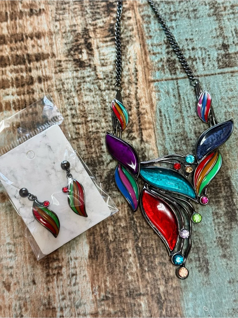 🆕 Women’s Colored Glass Necklace & Earrings Set | #B28